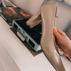 Nude small heels with fur padding